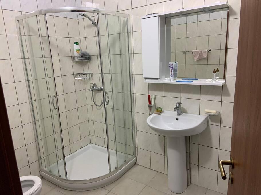 Nice Lungomare Beach Full Apartment in Vlora.