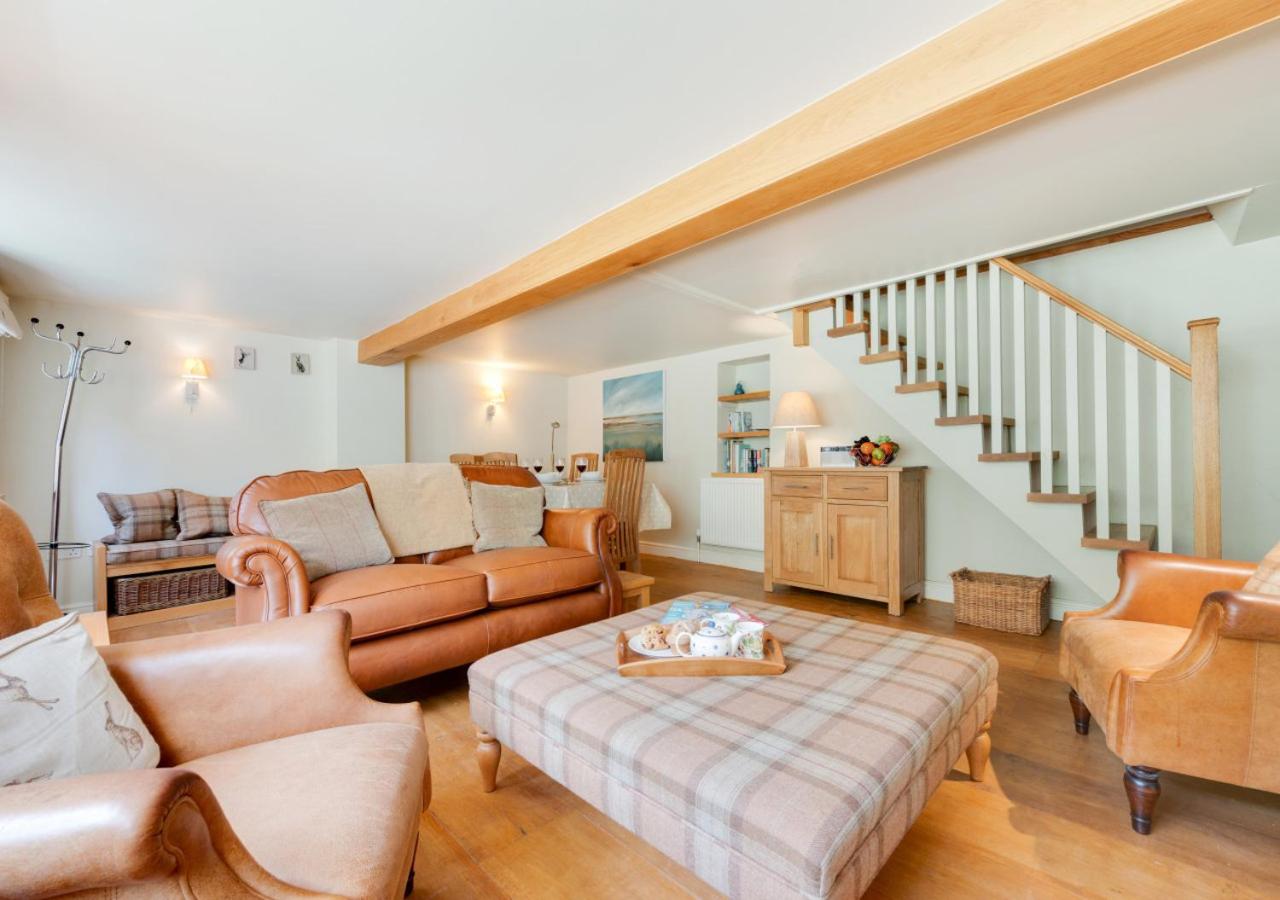 2 Bed in Blakeney oc-1977 view 2