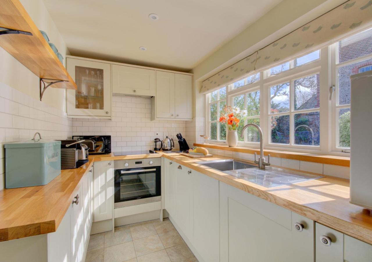 2 Bed in Blakeney oc-1977 view 5