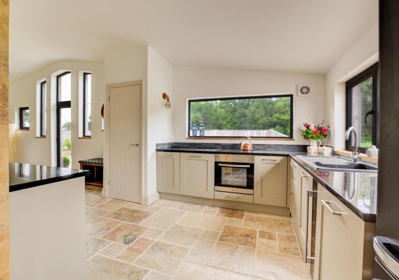 5 Bed in Briston oc-2005