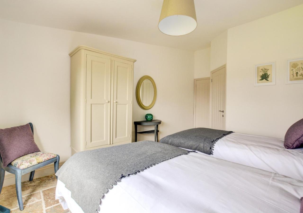 5 Bed in Briston oc-2005
