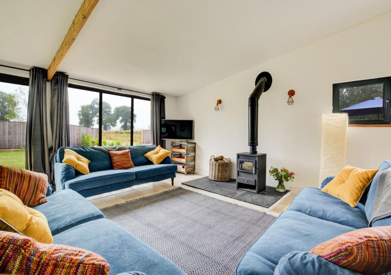 5 Bed in Briston oc-2005