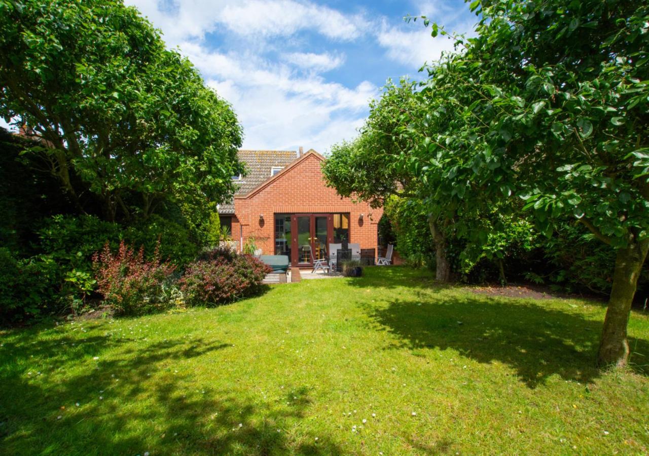 3 Bed in Salthouse oc-2002