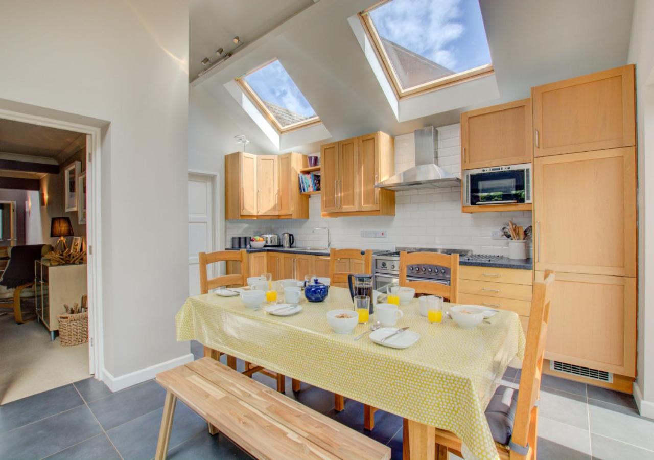 3 Bed in Salthouse oc-2002