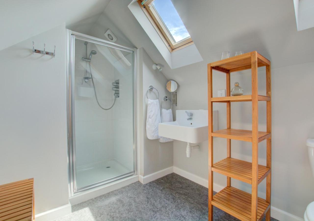 3 Bed in Salthouse oc-2002