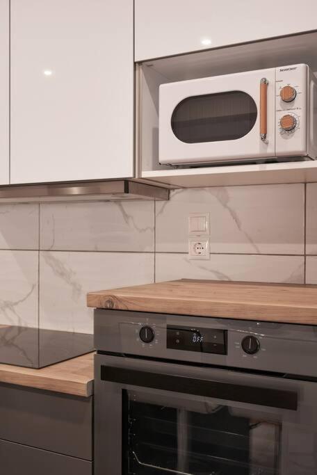 Fix 2bd apartment with Parthenon view