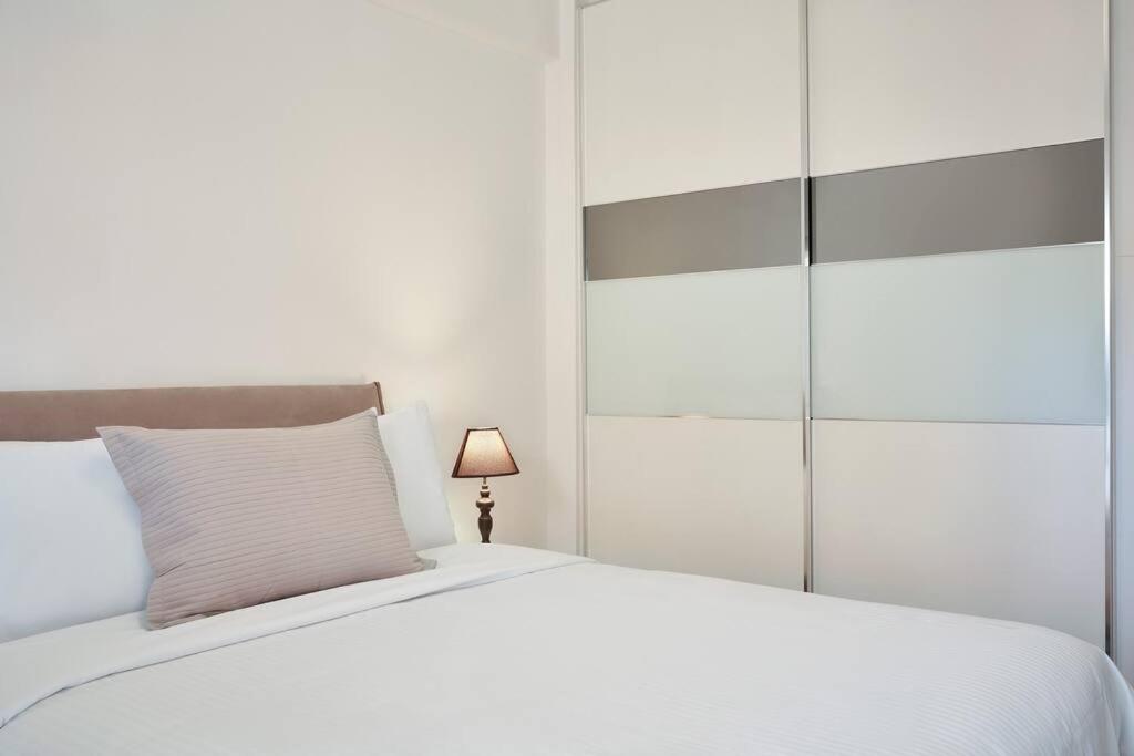 Fix 2bd apartment with Parthenon view