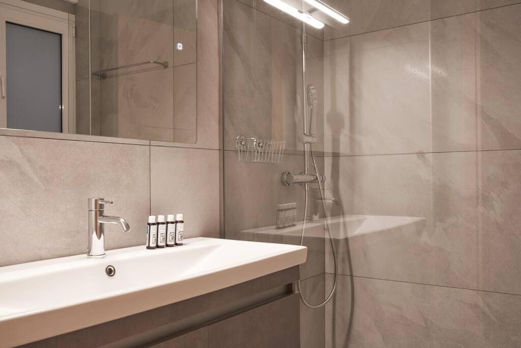 Fix 2bd apartment with Parthenon view