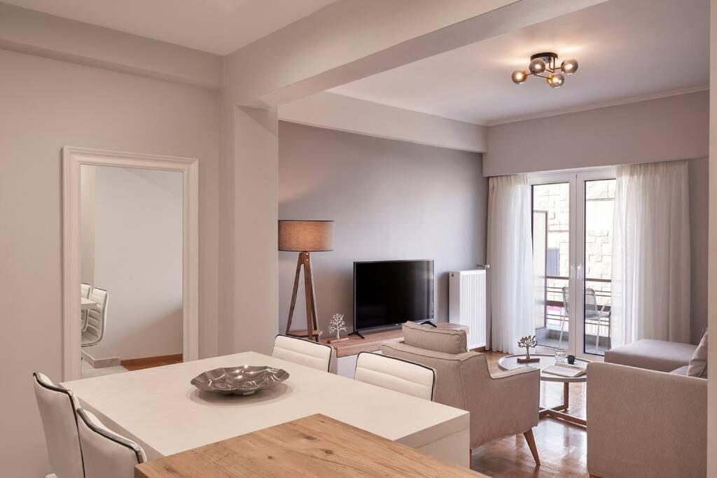 Fix 2bd apartment with Parthenon view