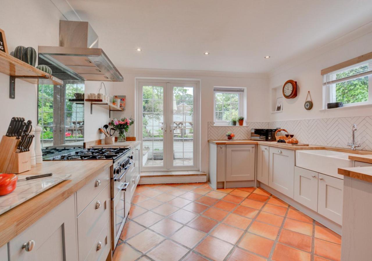 6 Bed in Cromer oc-1996