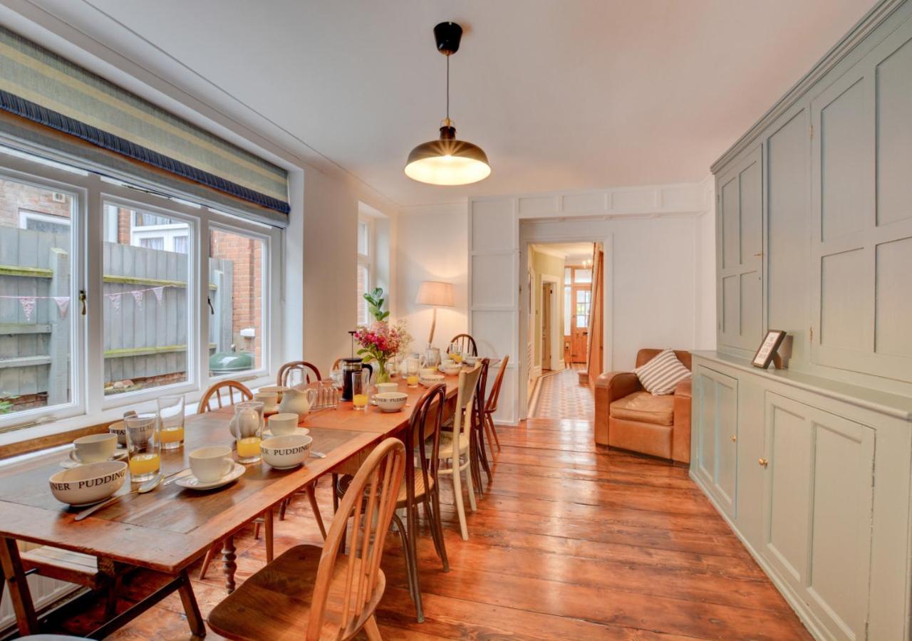6 Bed in Cromer oc-1996