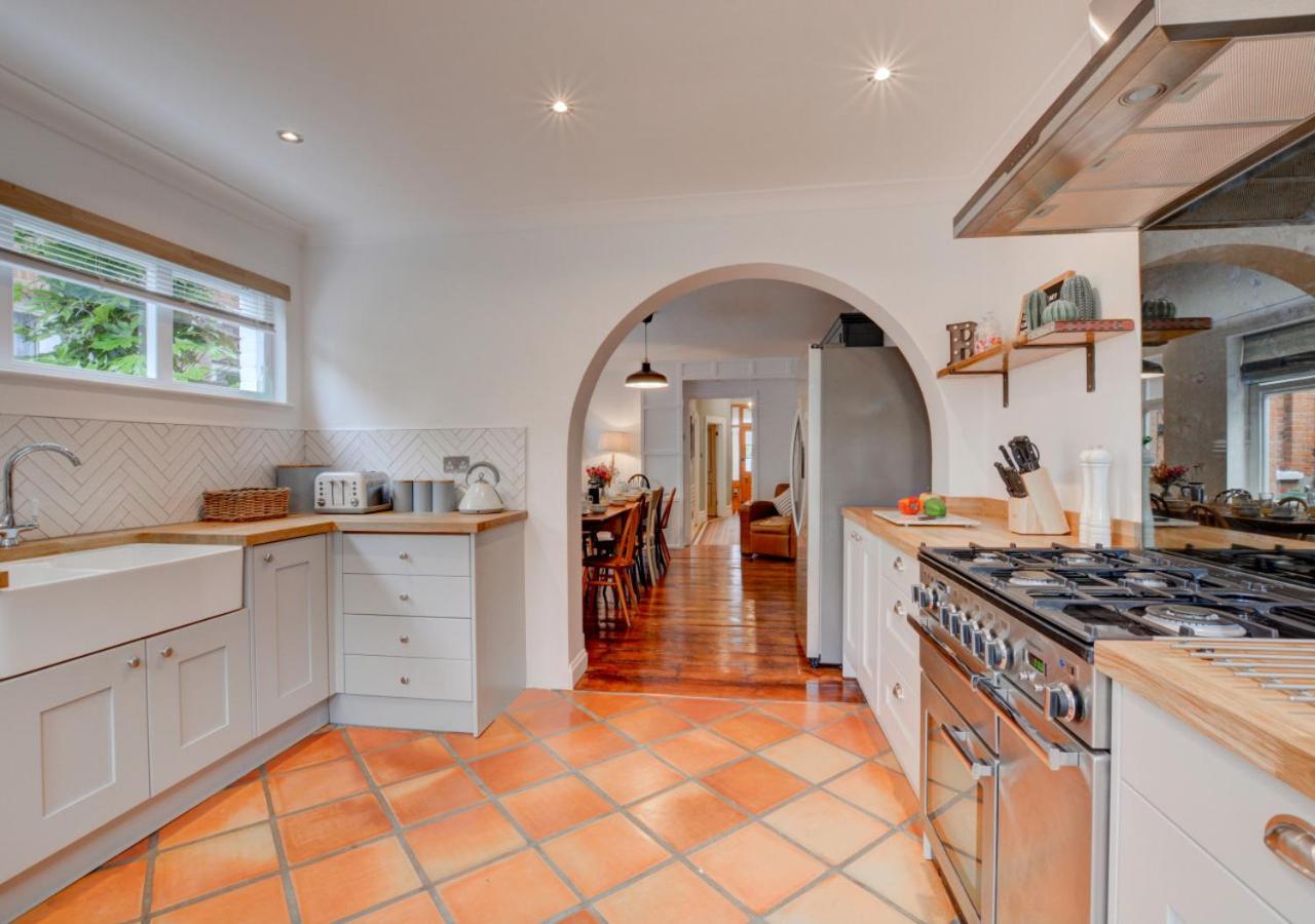 6 Bed in Cromer oc-1996
