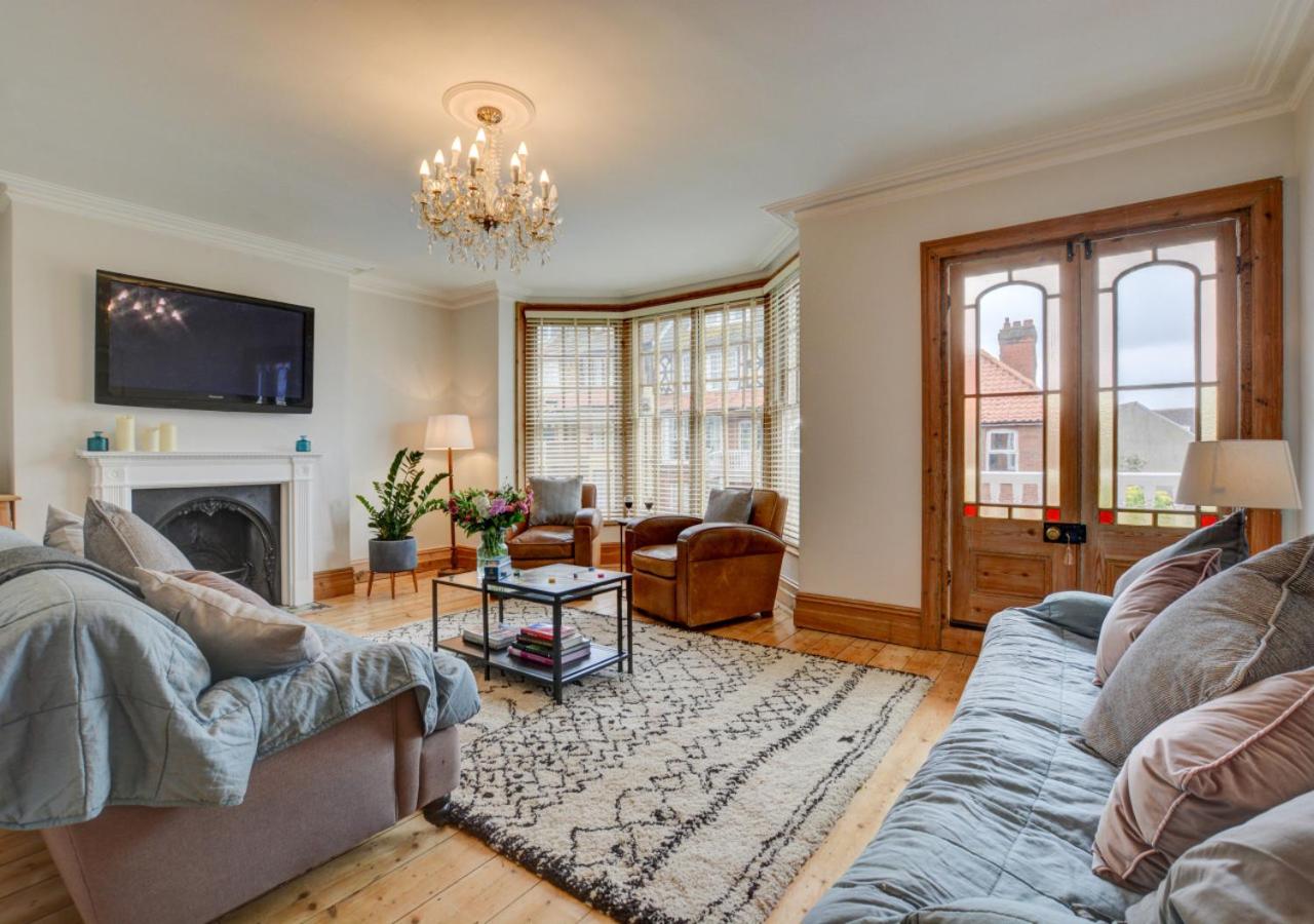 6 Bed in Cromer oc-1996