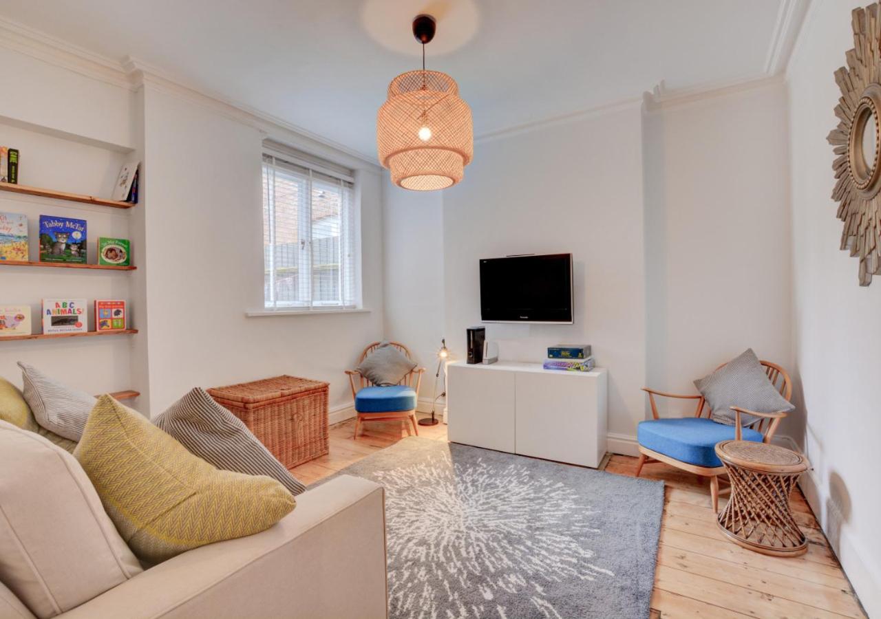 6 Bed in Cromer oc-1996
