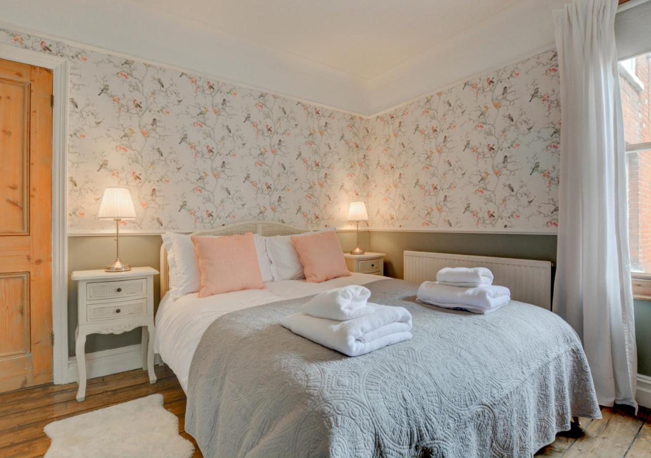 6 Bed in Cromer oc-1996