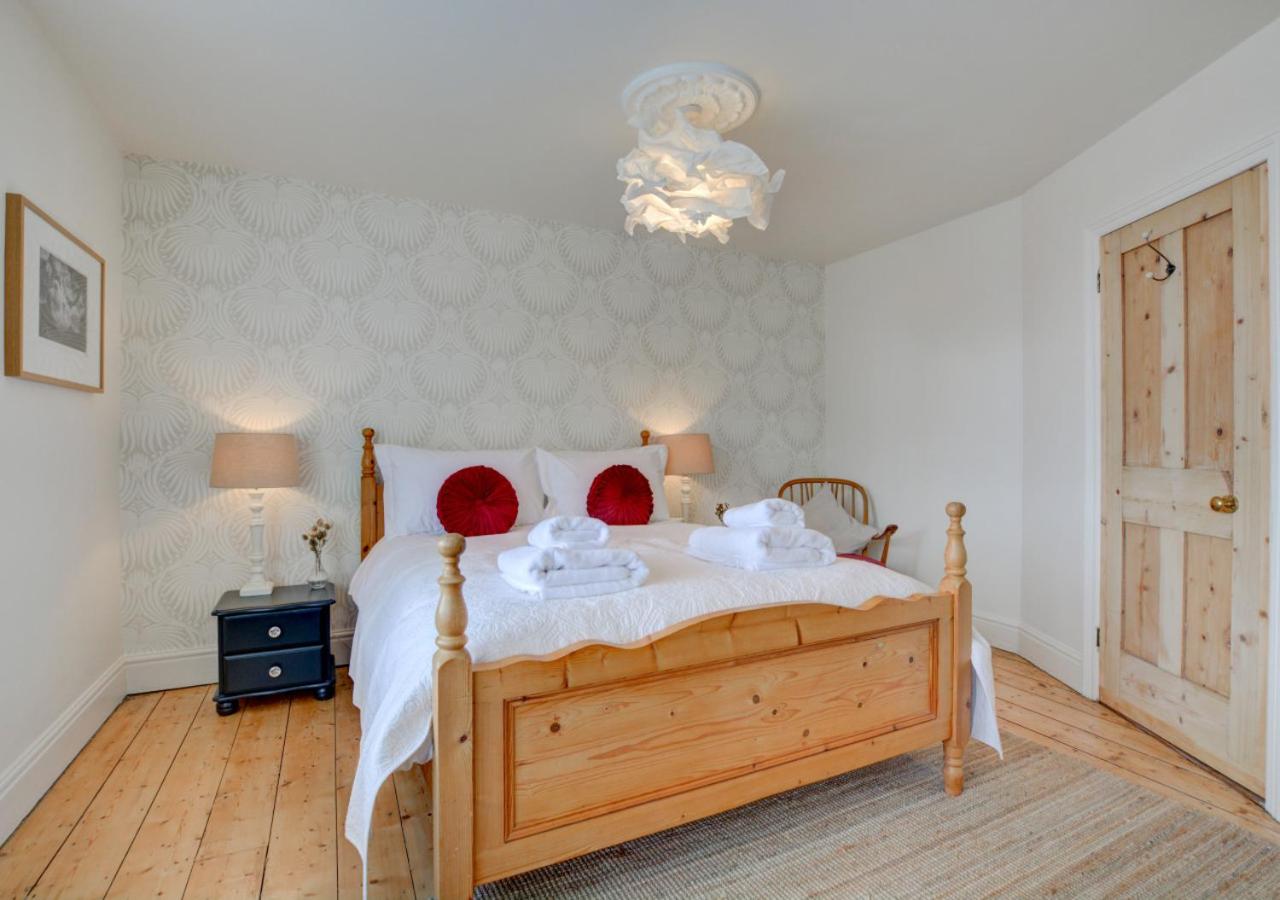 6 Bed in Cromer oc-1996