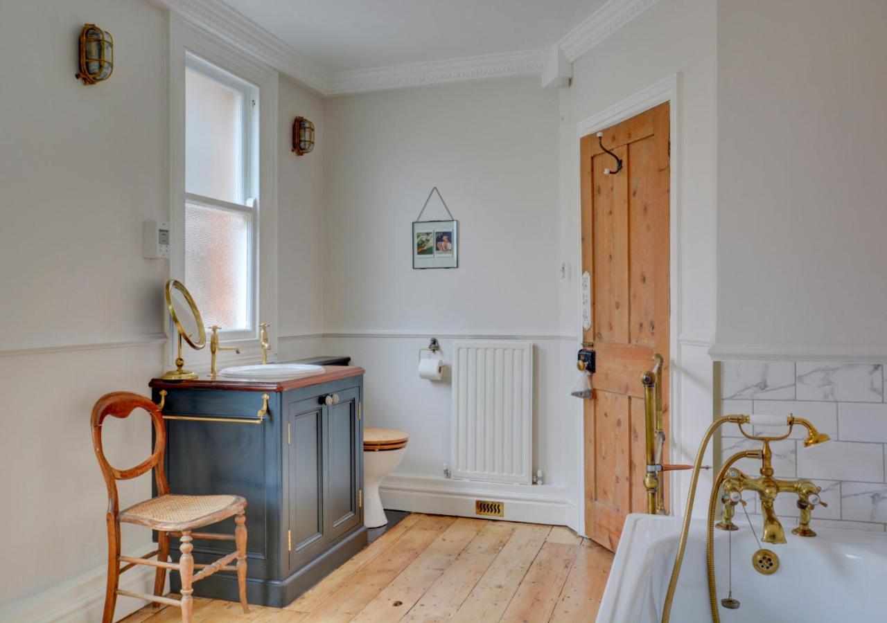 6 Bed in Cromer oc-1996