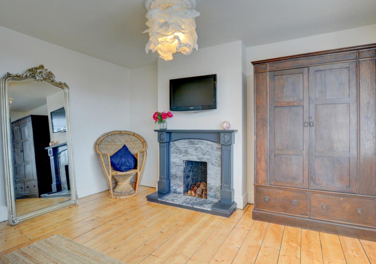 6 Bed in Cromer oc-1996