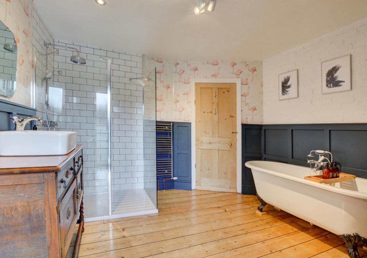 6 Bed in Cromer oc-1996