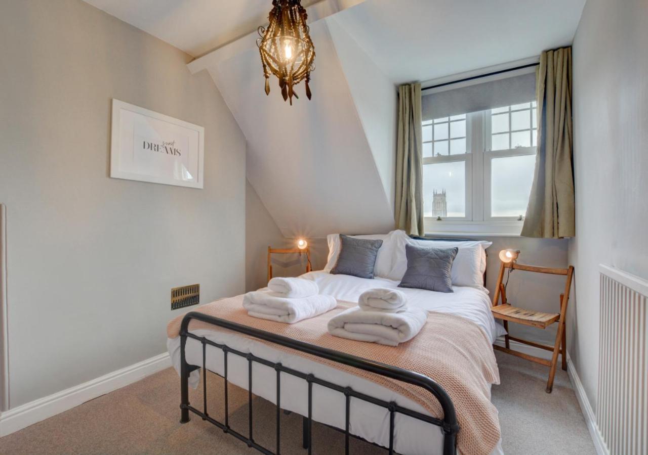 6 Bed in Cromer oc-1996
