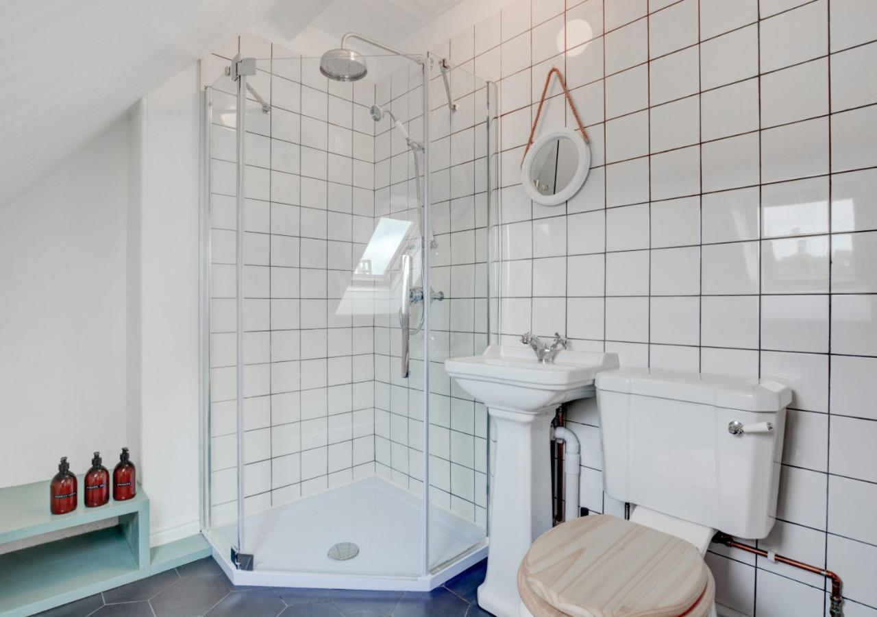 6 Bed in Cromer oc-1996