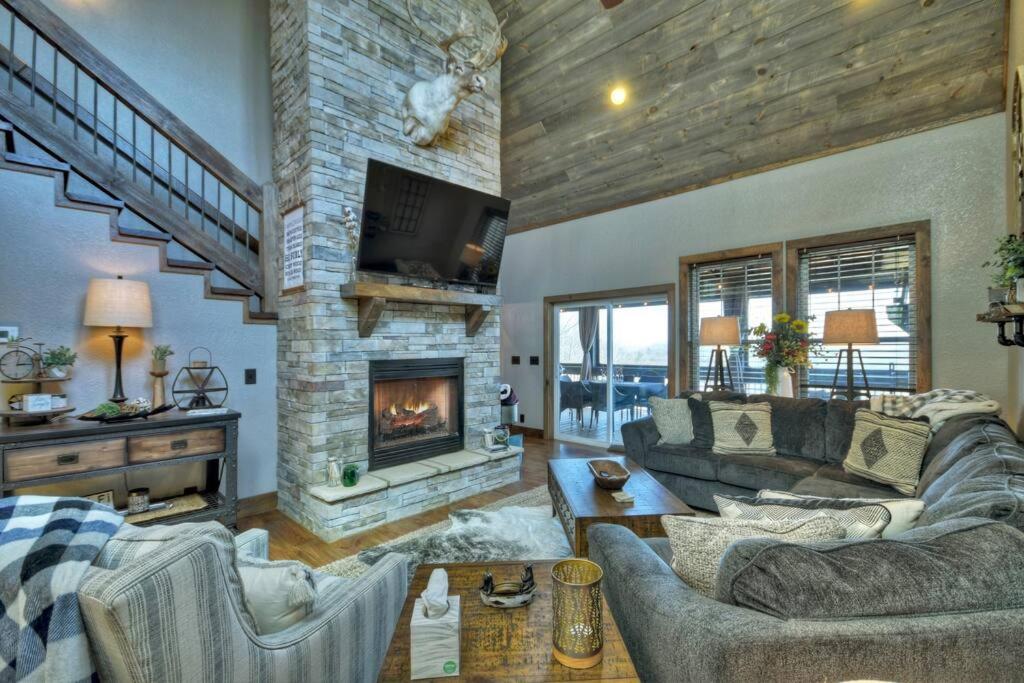 Tranquility Perch w Tri State Mtn Views & Hot Tub view 2
