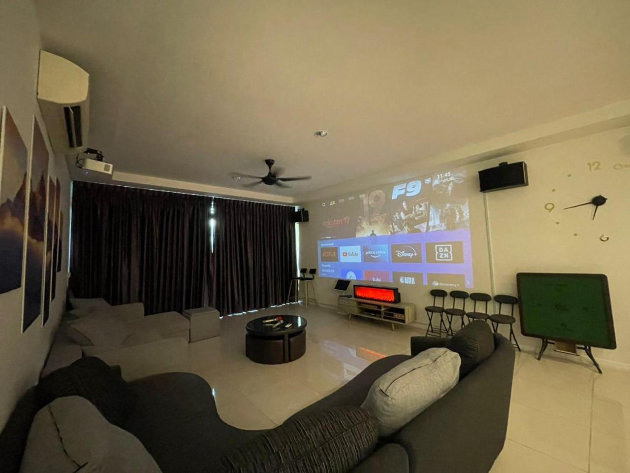 Lux 3BR max 25pax Projector 160inch Netflix Iskandar Puteri near Legoland photo 1