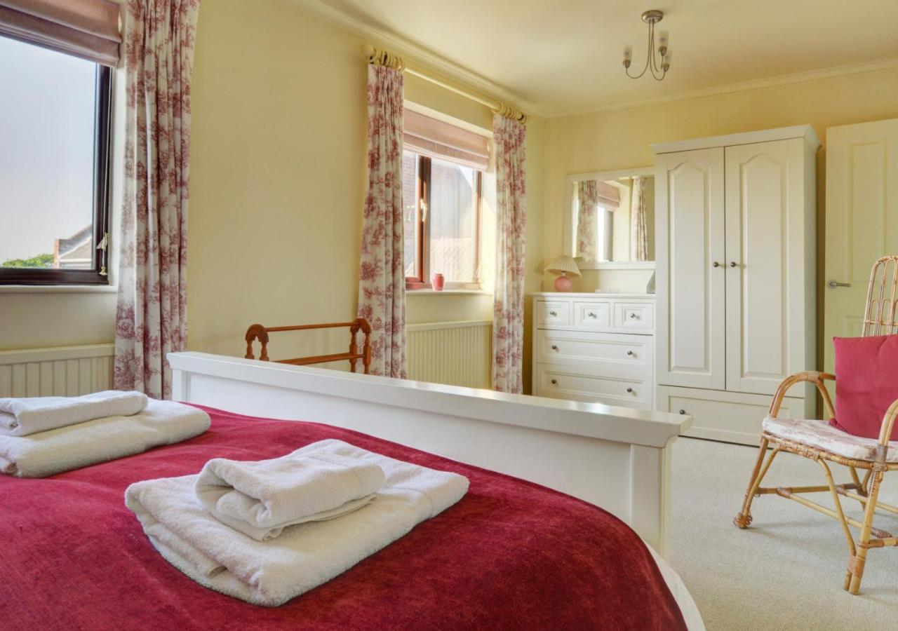 3 Bed in Salthouse oc-1753