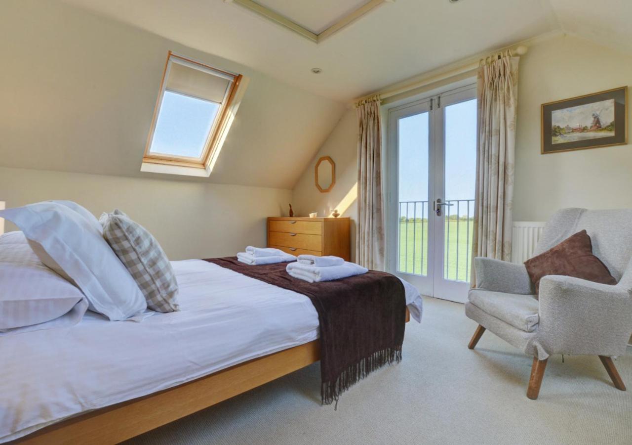 3 Bed in Salthouse oc-1753