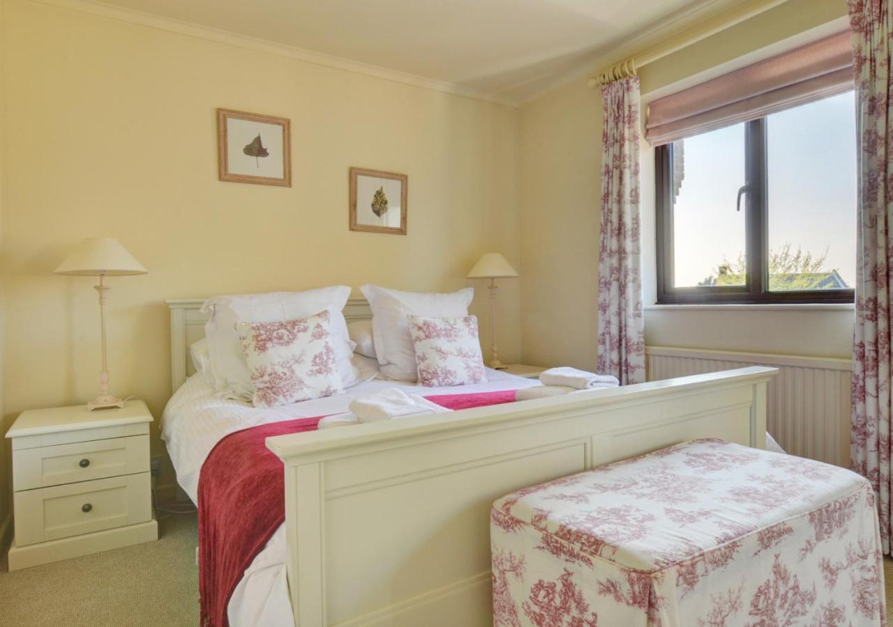 3 Bed in Salthouse oc-1753