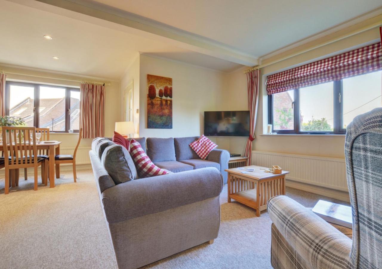3 Bed in Salthouse oc-1753