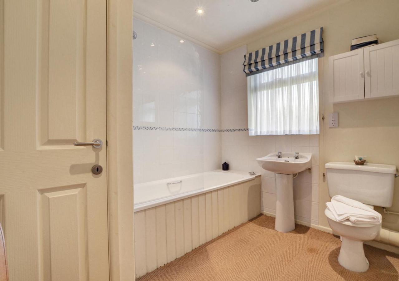 3 Bed in Salthouse oc-1753