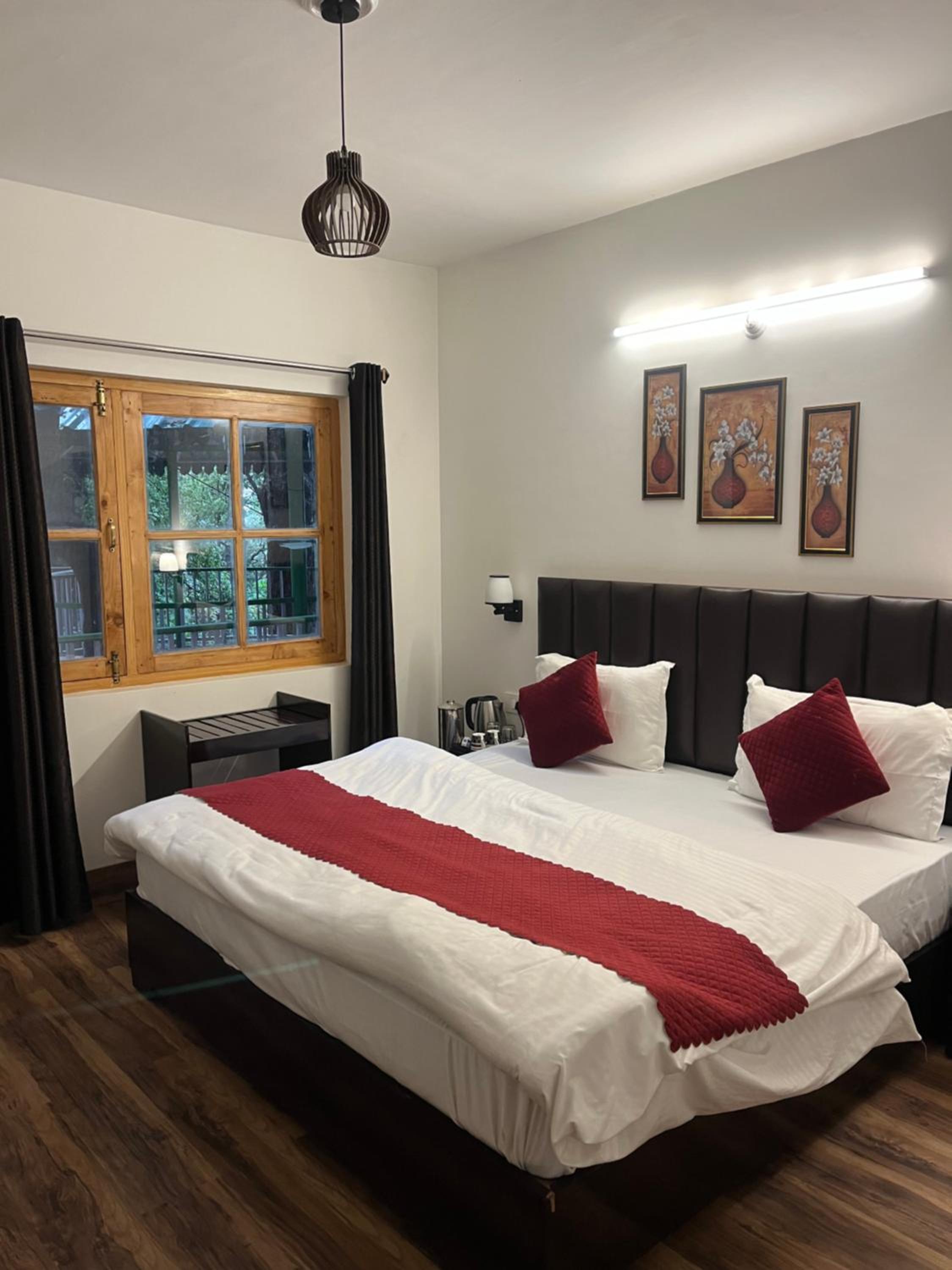 Cedar Woods Resort by Heyan Hotels view 3