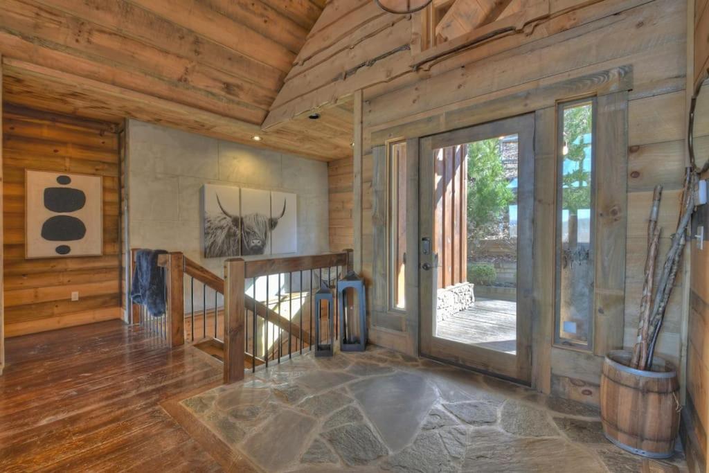 Stunning Cabin w Mtn Views & Brand New Furnishings view 5