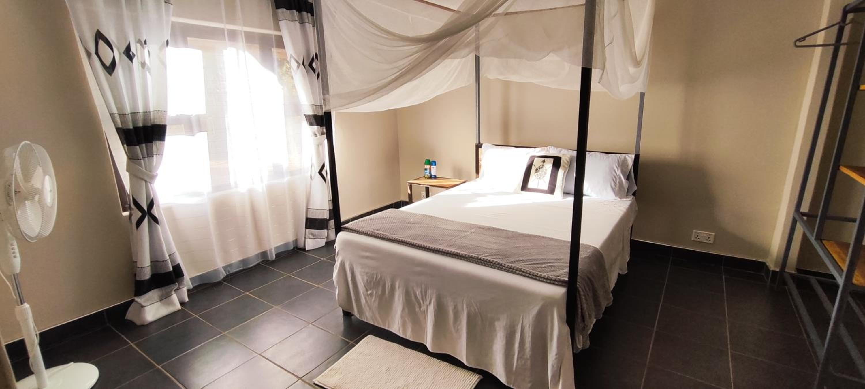 Kalahari Sand Ridge Inn - Quiet Self-catering Eco Lodge Near Victoria Falls, Livingstone