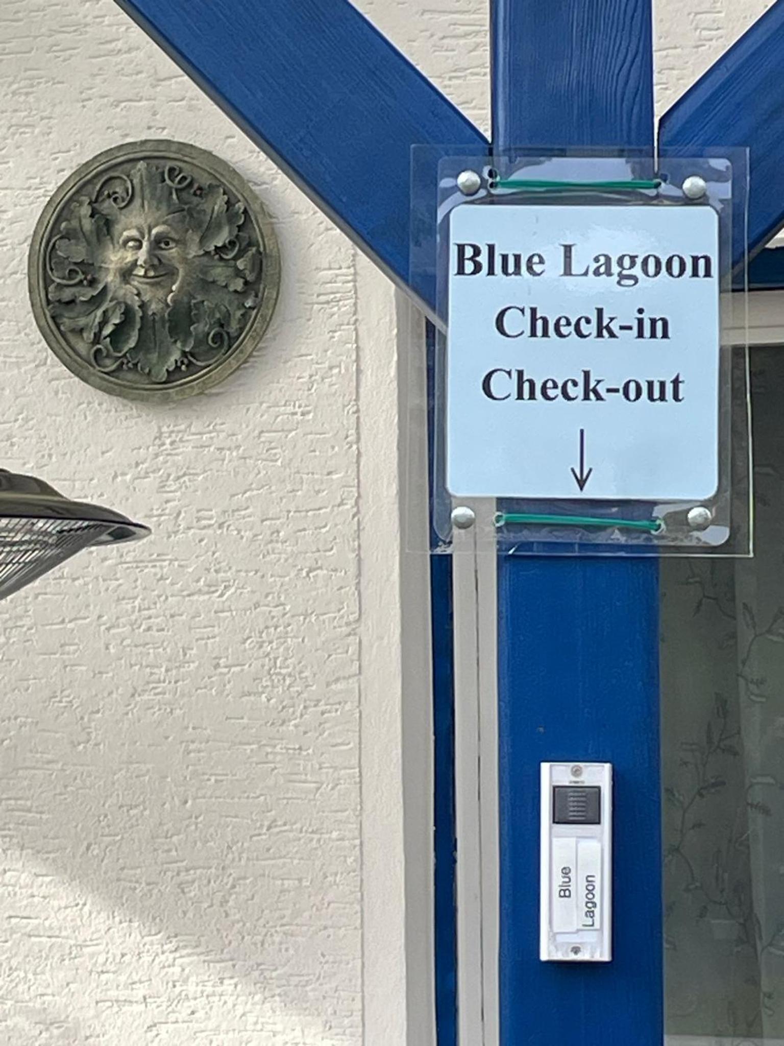 Blue Lagoon Holiday Apartments & Double Room with Balcony