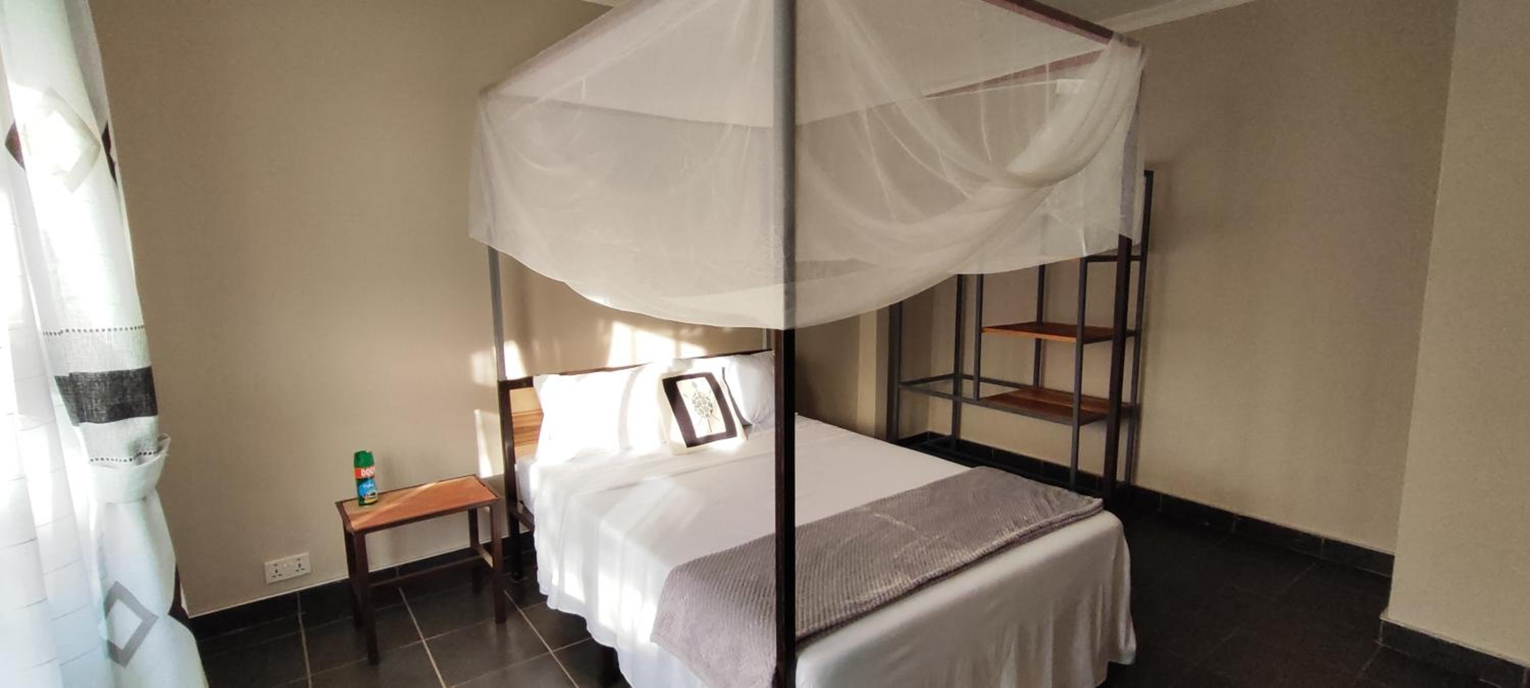 Kalahari Sand Ridge Inn - Quiet Self-catering Eco Lodge Near Victoria Falls, Livingstone, photo 18