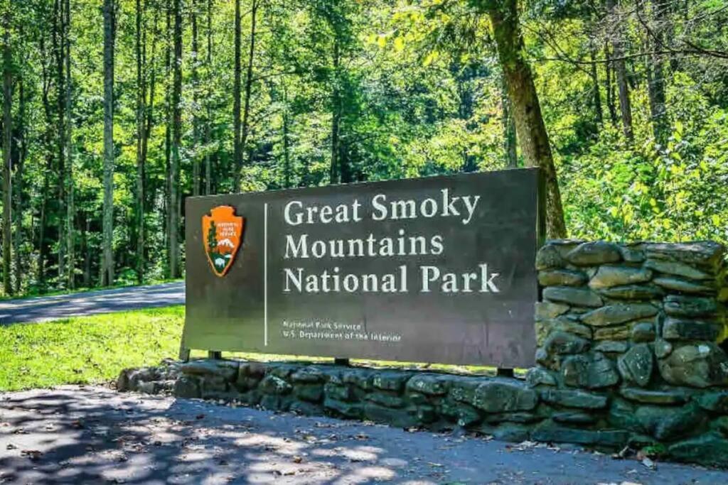 2-Bedroom Cabin with 2 Master Suites, Loft, Half-Bath and hot tub in a Serene Resort Setting view 2