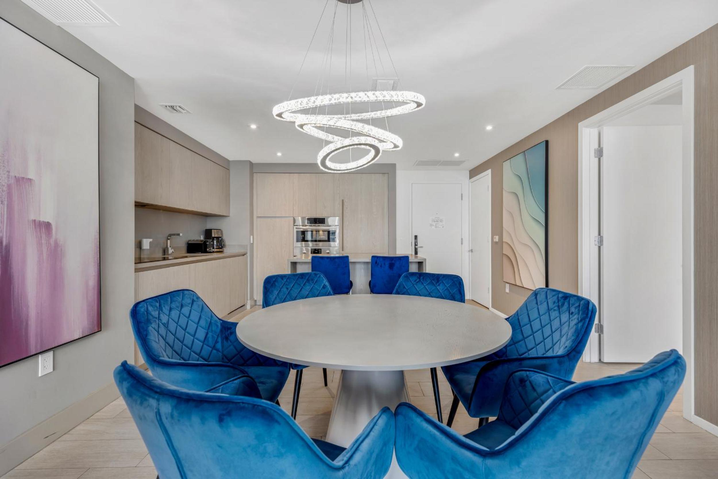 HYDE HOUSE - Luxury Waterfront 2BR 2BA Apartment Suite with direct ocean view, roof top pool, resort amenities, 25 min to FIFA! view 5