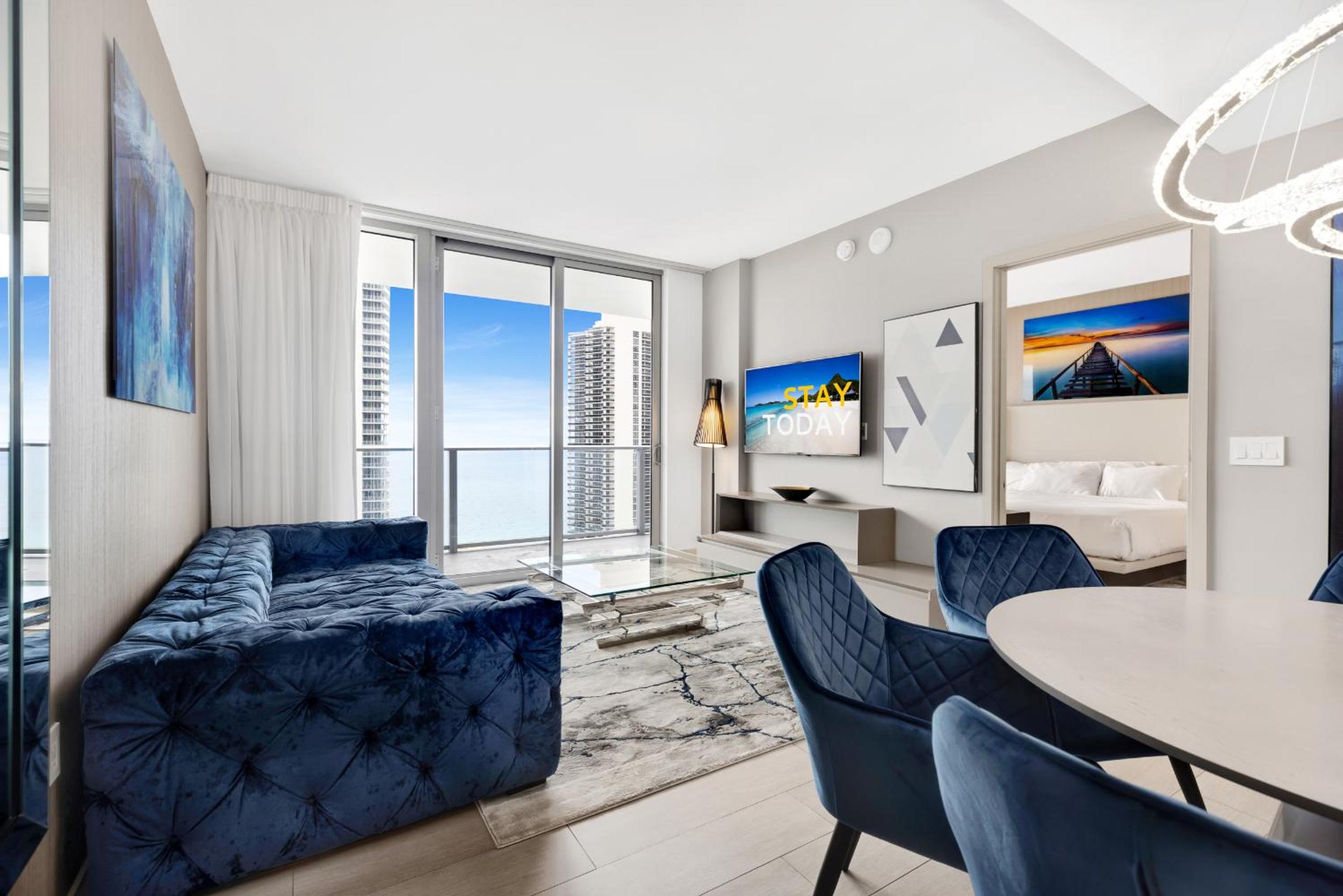 HYDE HOUSE - Luxury Waterfront 2BR 2BA Apartment Suite with direct ocean view, roof top pool, resort amenities, 25 min to FIFA! view 2