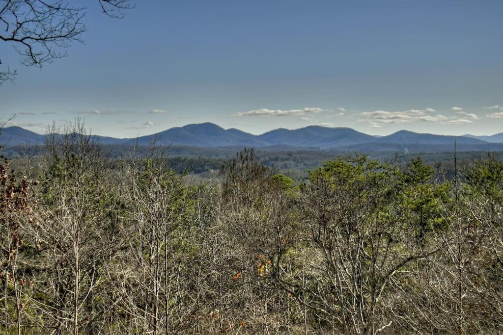 Whiskey Rocks Cabin w Mtn Views view 3