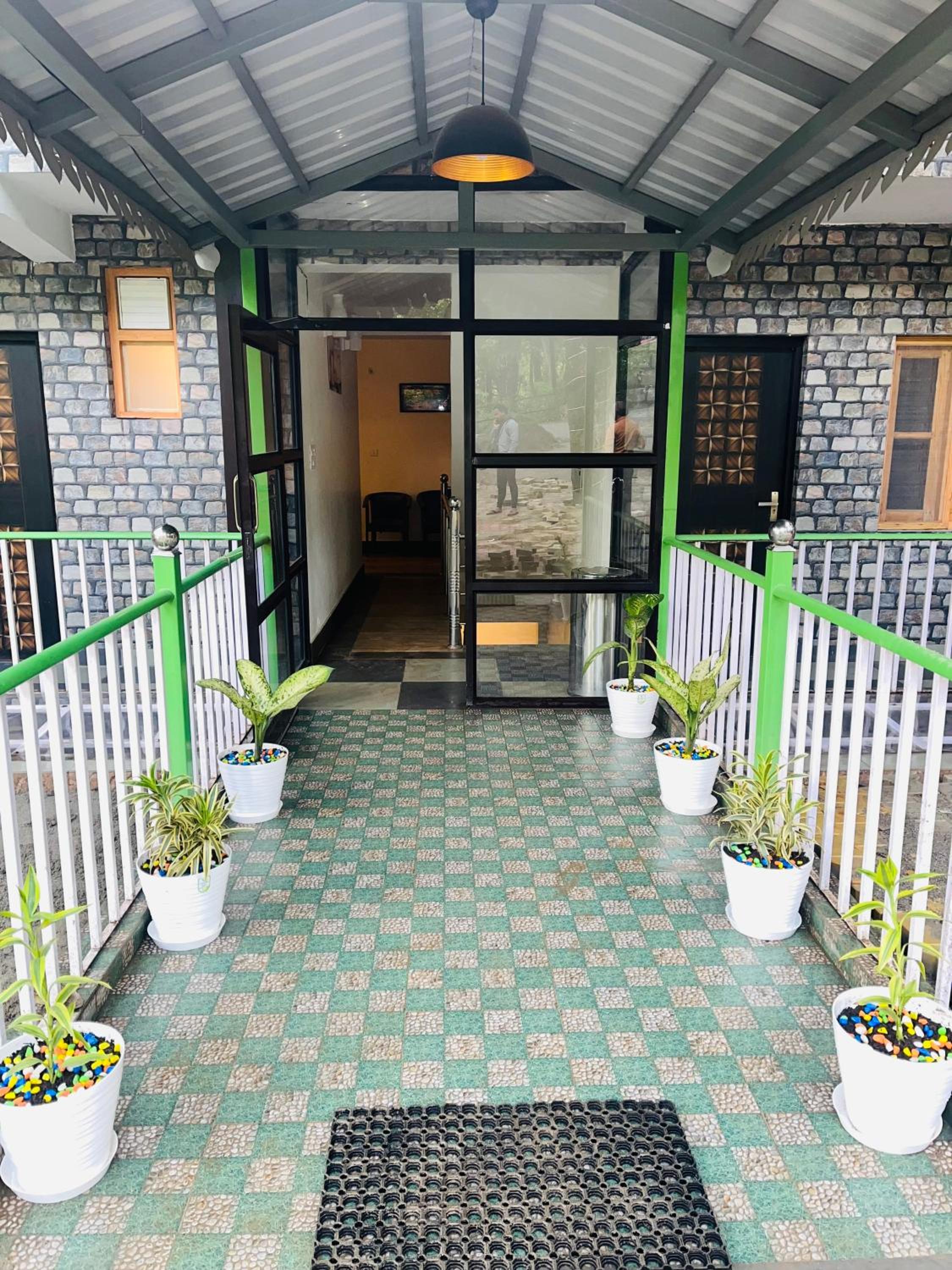 Cedar Woods Resort by Heyan Hotels view 5
