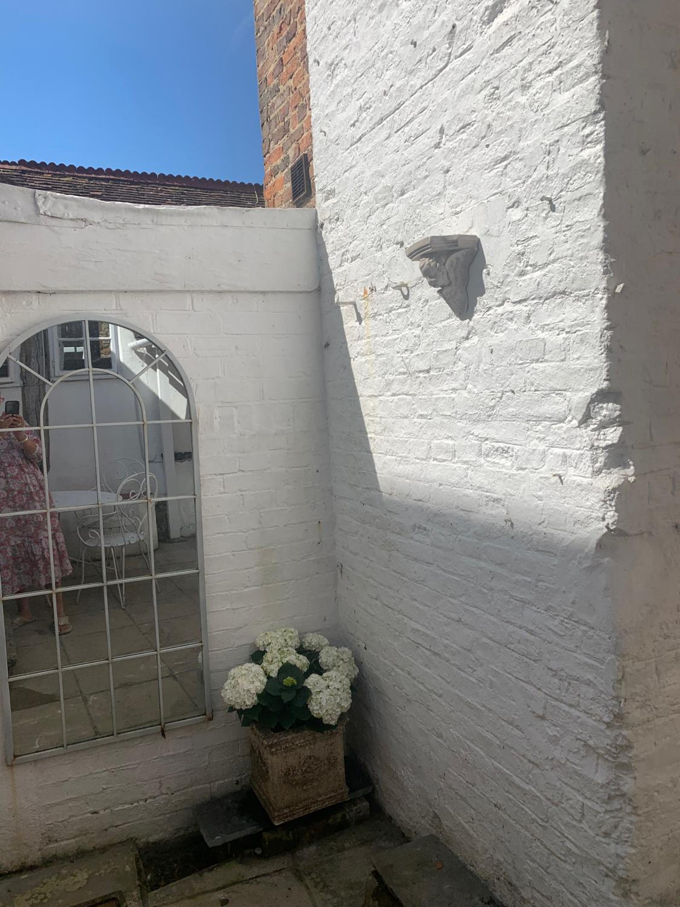 Lovely Two Bedroom Town House - Minimum 2 Night Stay view 2