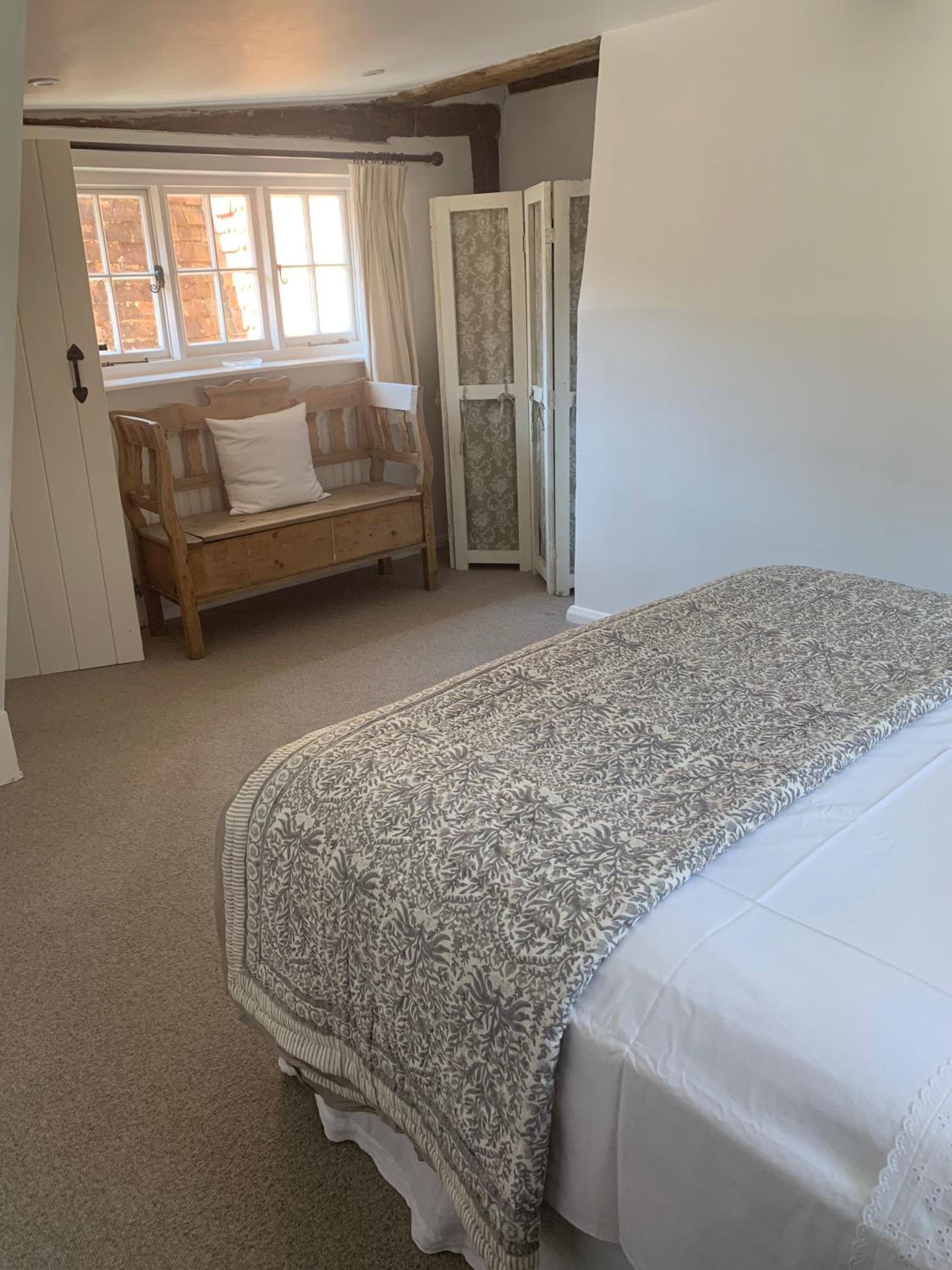 Lovely Two Bedroom Town House - Minimum 2 Night Stay view 3