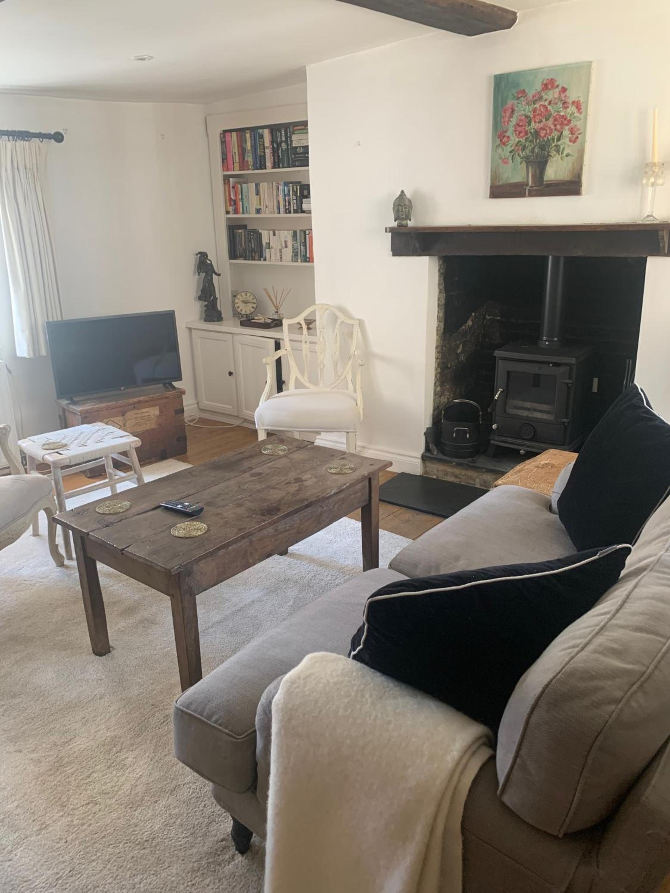 Lovely Two Bedroom Town House - Minimum 2 Night Stay view 4