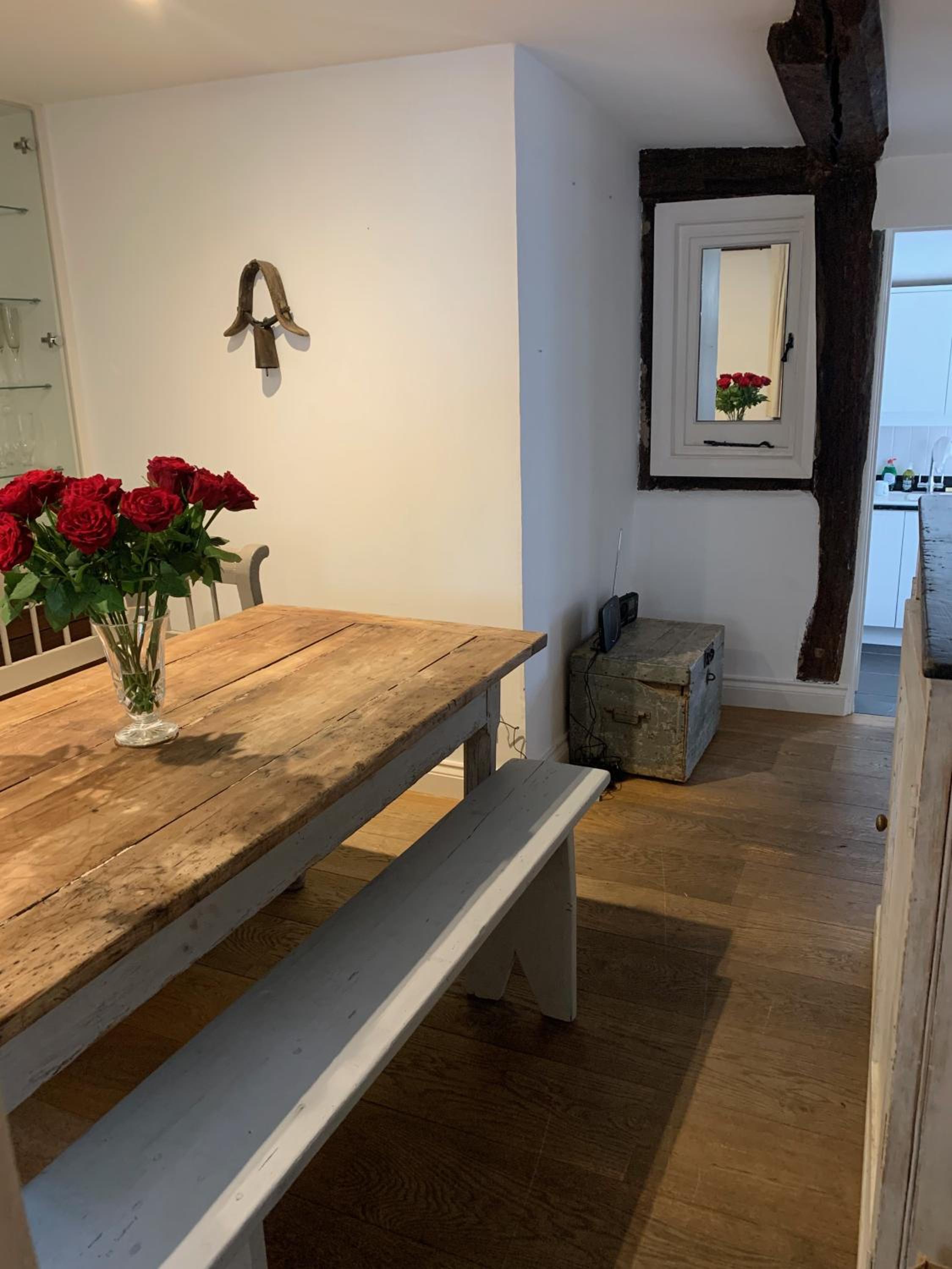 Lovely Two Bedroom Town House - Minimum 2 Night Stay view 5