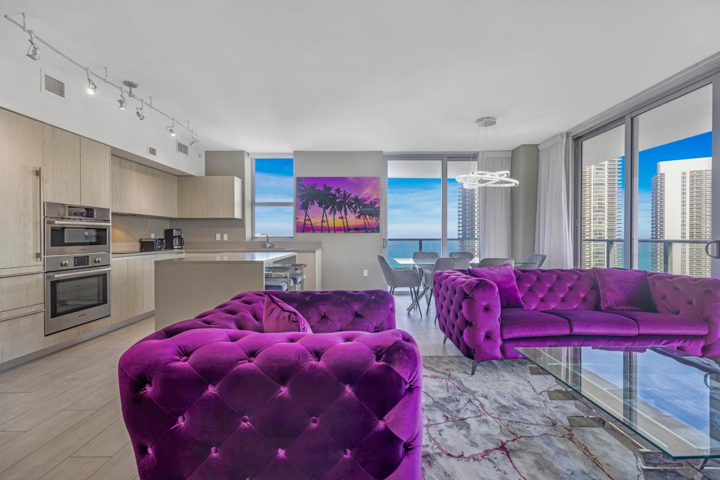 25 min to FIFA!!! Hyde House - Luxury High Floor 2BR 2BA Apartment Suite with direct ocean view, roof top pool, resort amenities view 3