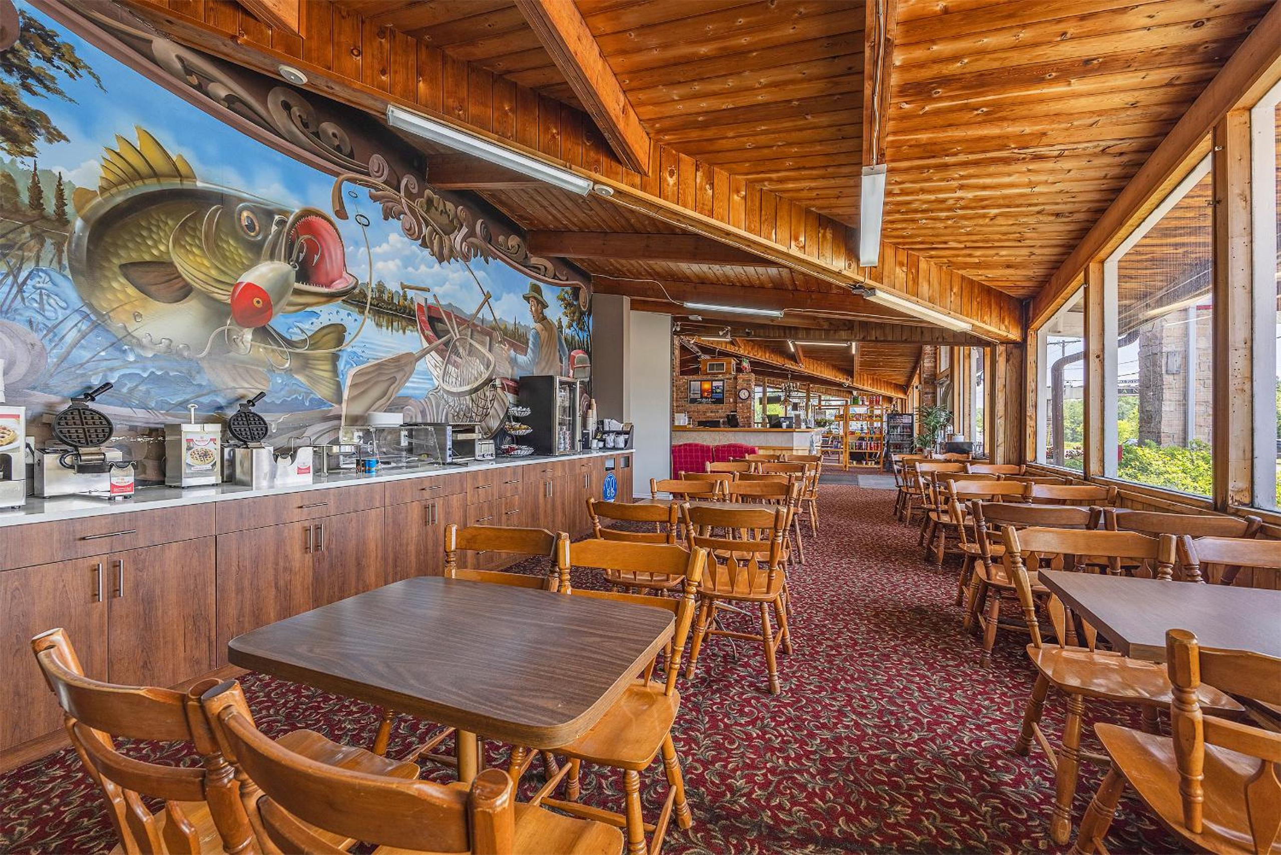 Gananoque Vacations - Ramada by Wyndham Gananoque Provincial Inn - Property Image 4