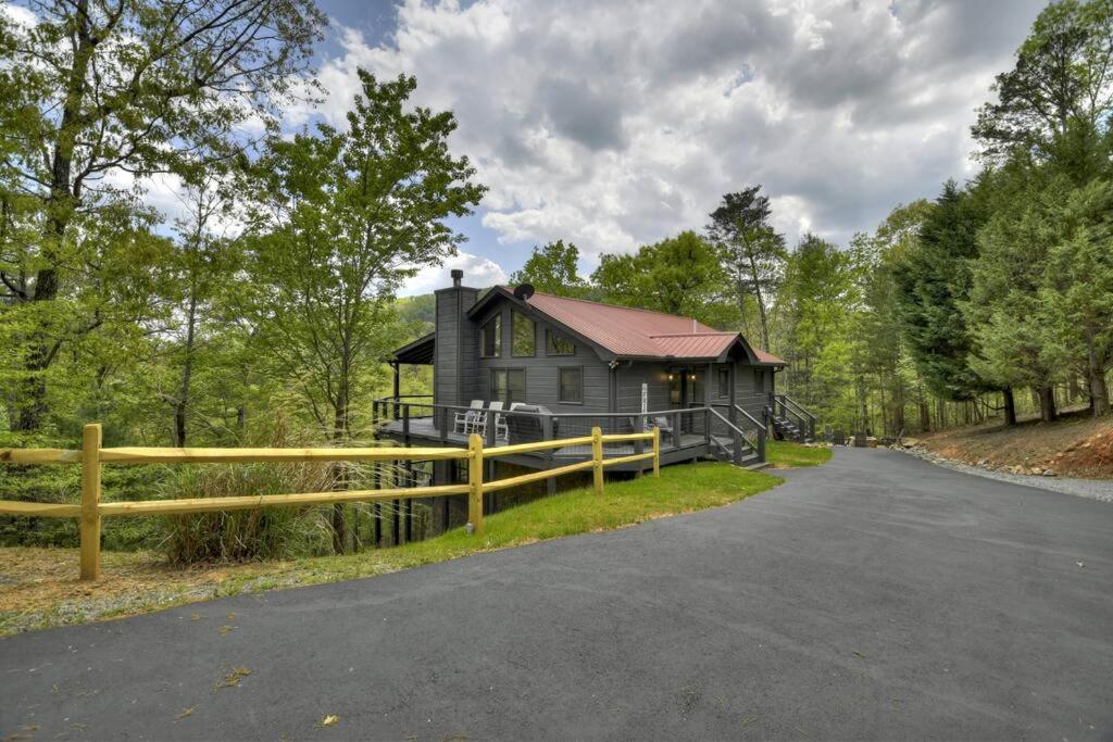Dog Friendly Cabin Lake & Mountain Views Hot Tub view 4