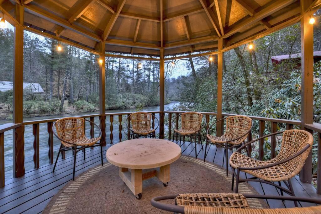 Riverside Hideaway on Toccoa River Dog Friendly view 5